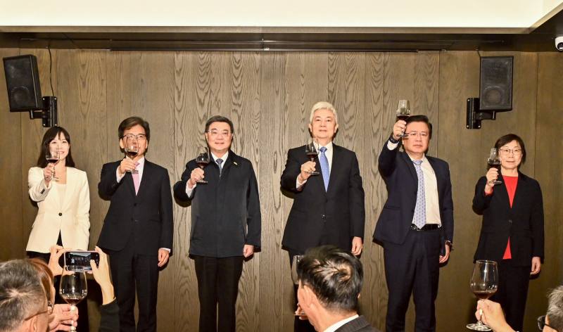 2026年3月13日行政院長卓榮泰出席壽險公會理監事暨顧問新春聯誼餐敘