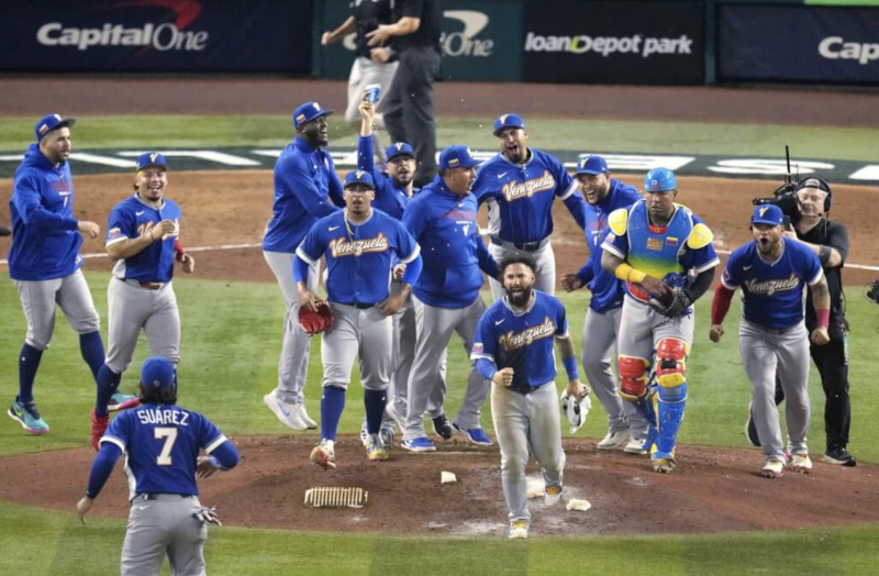 委內瑞拉14日在世界棒球經典賽8強賽逆轉擊敗日本。（共同社）