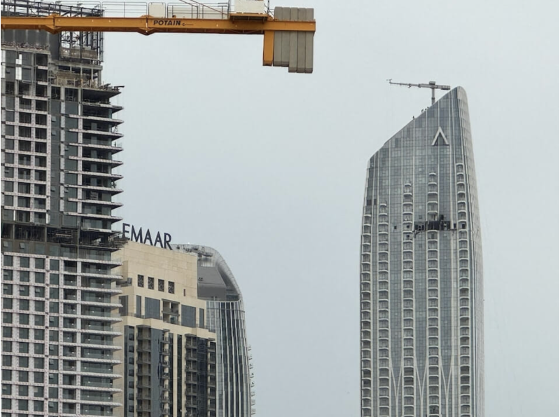 在美國與以色列與伊朗衝突導致杜拜一棟建築物受損。（路透社）