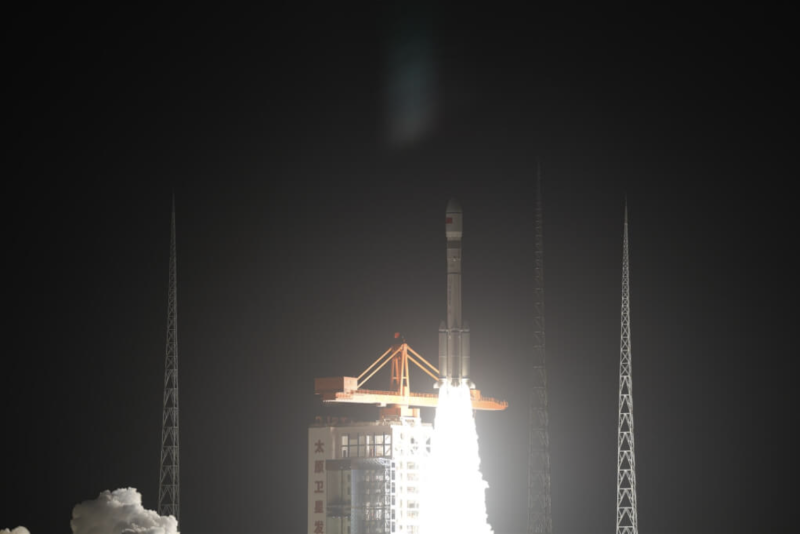 圖為去年12月中國發射遙感衛星升空。（中新社）