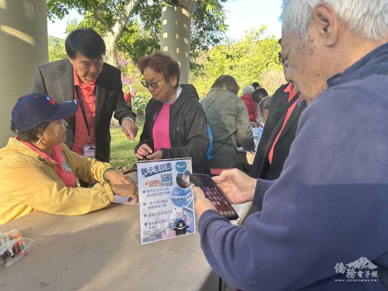 洛杉磯僑胞現場申辦i僑卡