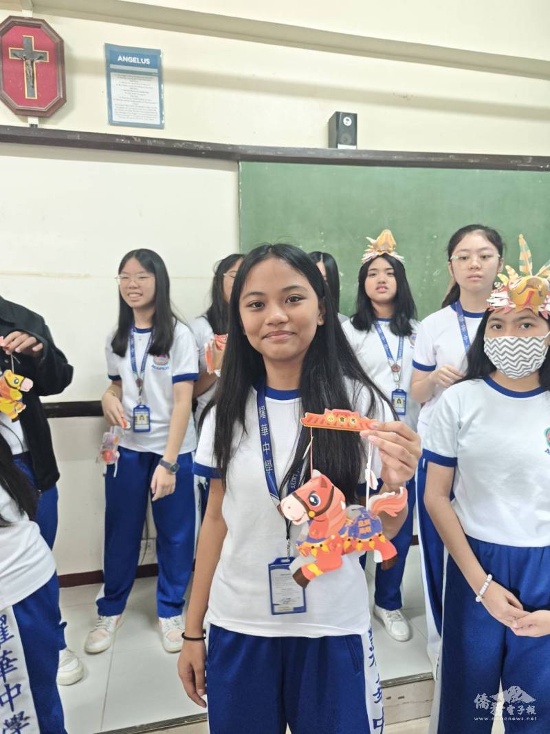 學生完成作品，透過色彩與設計認識臺灣多元文化特色