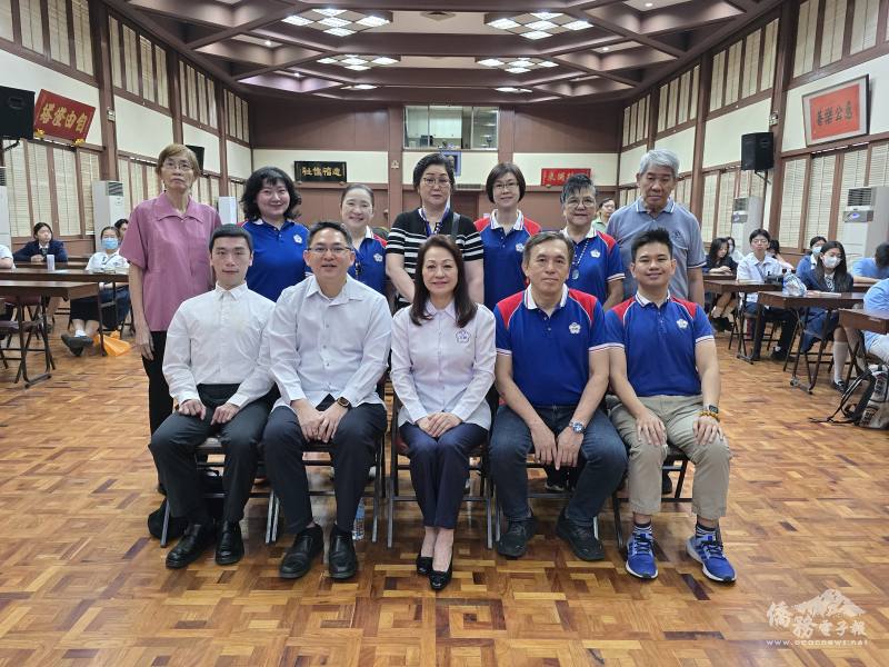 梁俊如（第1排中）、莊博智（第1排左2）、簡槙男（第1排左1）與出席貴賓合影。