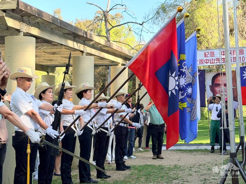 中華旗隊向國父孫中山致敬