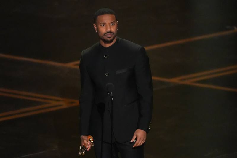 麥可B喬丹憑藉在「罪人」中一人分飾兩角精湛演出，首度入圍就榮獲奧斯卡最佳男主角獎。（美聯社）