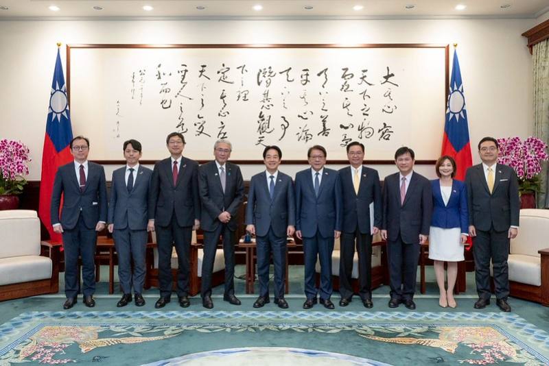 總統與日本「日華議員懇談會」會長古屋圭司眾議員乙行合影