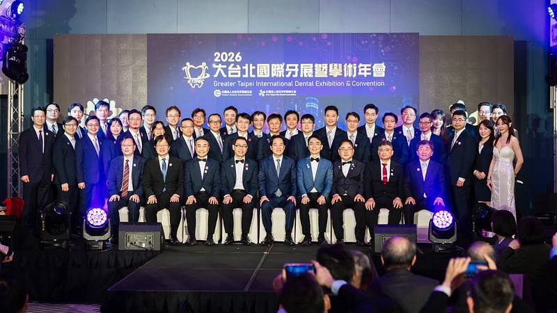 總統和出席人員合影