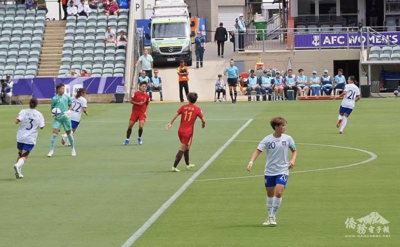 最強臺灣門將程思瑜（綠衣）奮戰擋住中國強攻