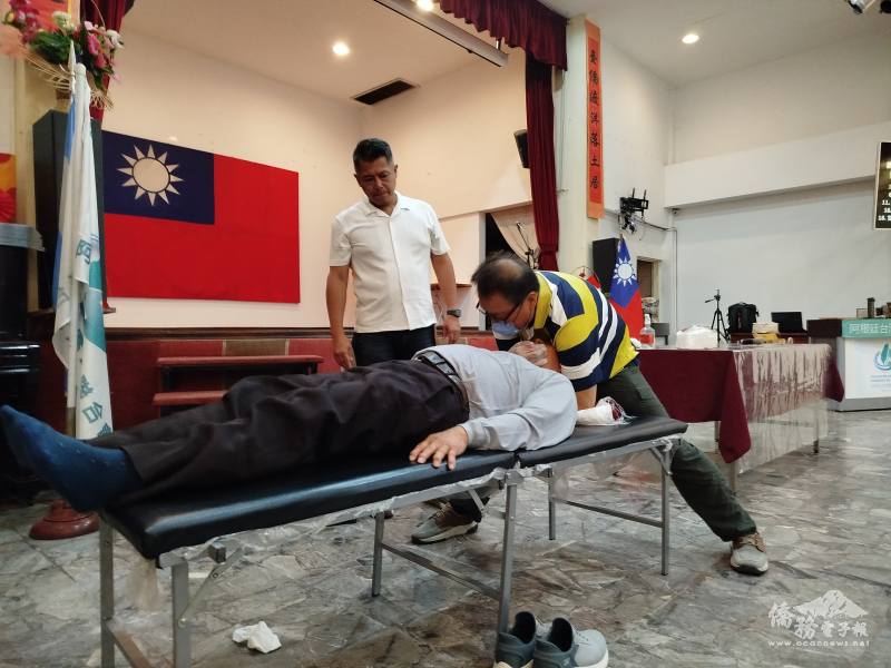 徐文銘為臺灣僑民義診