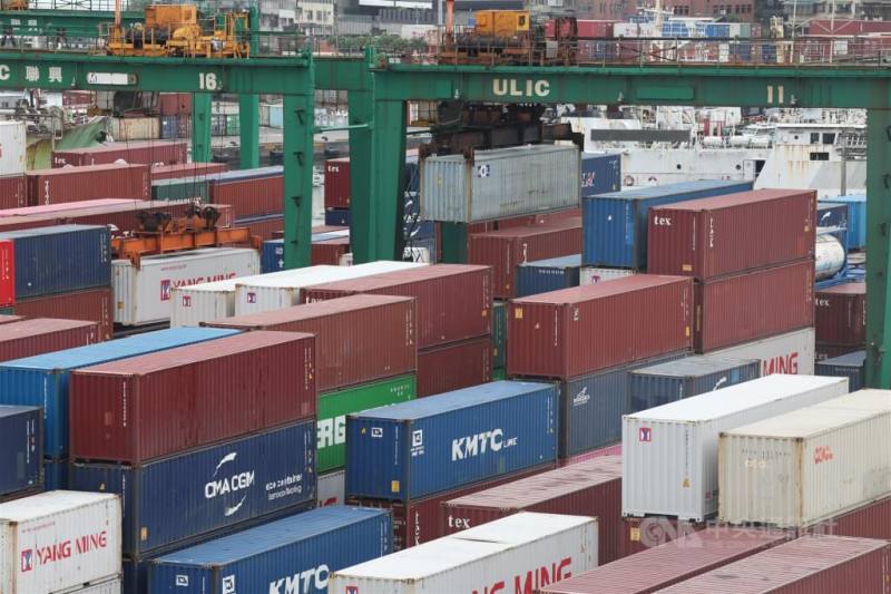 圖為基隆港貨櫃場一景。（中央社檔案照片）