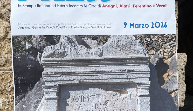 義大利中部古城佛倫蒂諾日前邀請中央社等外媒參訪，歡迎台灣旅客前來探索當地獨特文化與風土民情，城內各處迎賓海報都印著台灣字樣。