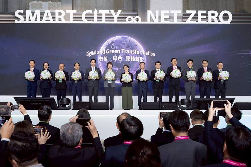 蕭美琴副總統17日上午出席「2026智慧城市展暨淨零城市展聯合開幕暨頒獎典禮」