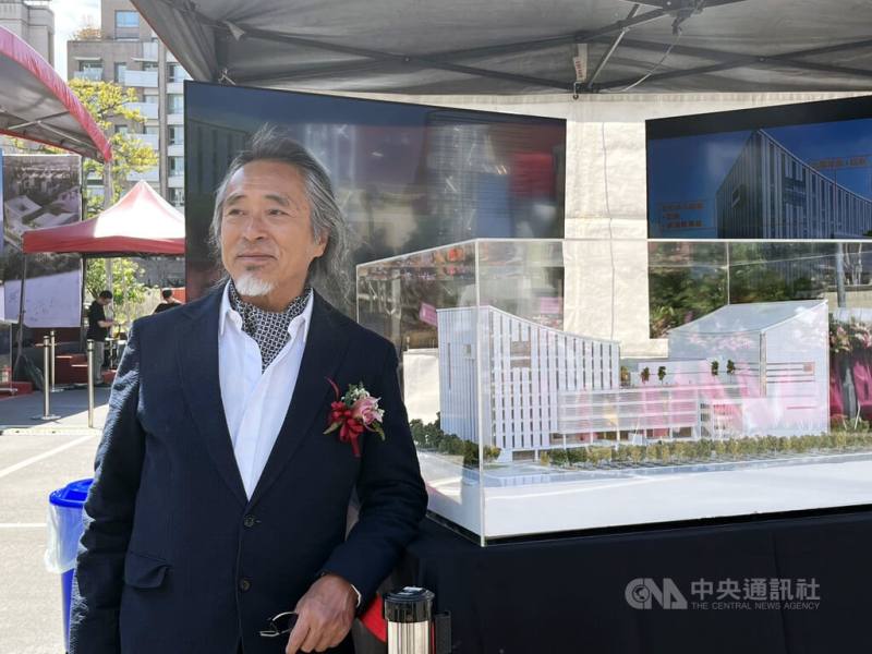 台北市立圖書館新總館與台北音樂廳新建工程開工動土典禮16日舉行，建築師姚仁喜（圖）說，整個台北的含水性高，地下室工程也要費盡腦筋來想，坦言挑戰很多