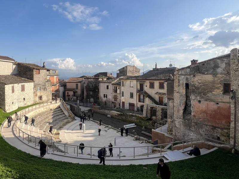 義大利中部古城佛倫蒂諾有保存良好的古羅馬時期劇場。