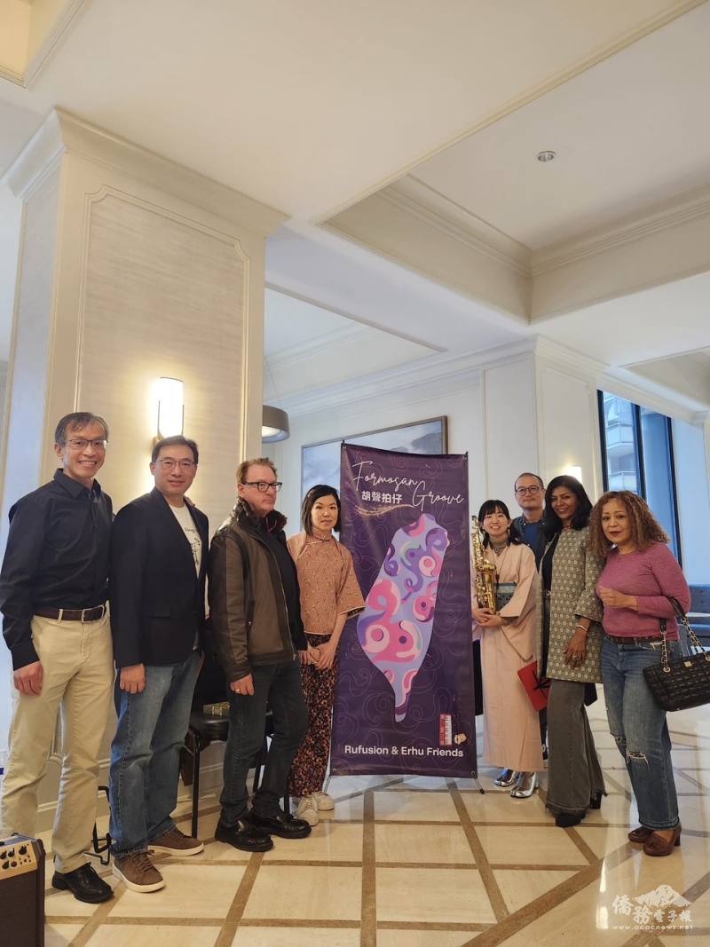 FG Members Take a Memorable Photo with Residents