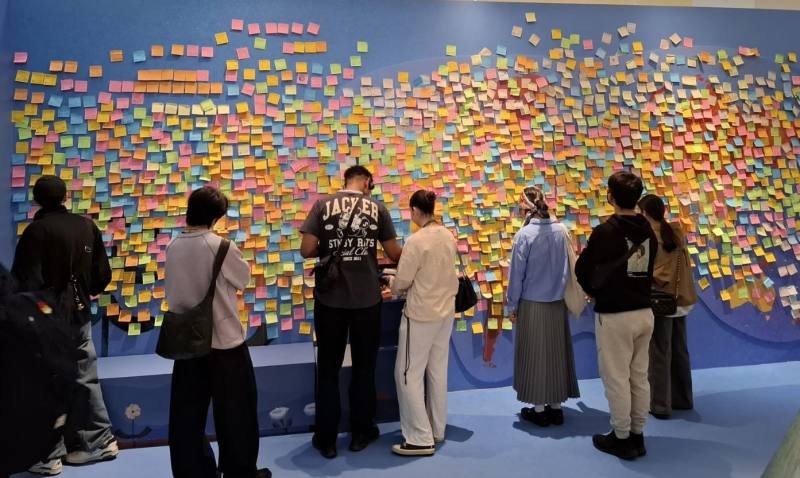 民眾於「自由花蕊」常設展踴躍留言