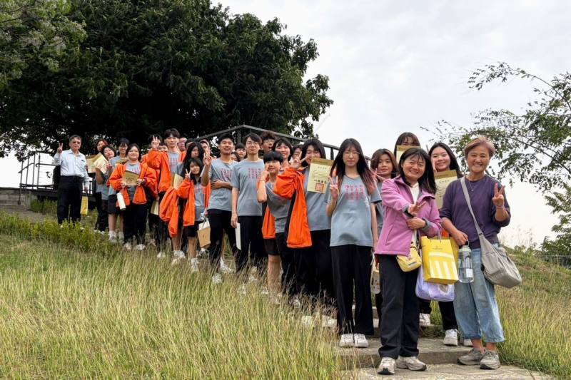 臺南市立土城高中師生走訪臺史博，透過館校合作展開歷史探究與實作學習。（臺史博提供）