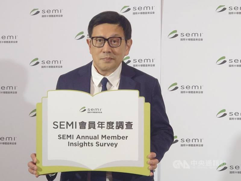 SEMI國際半導體產業協會18日公布台灣會員調查結果，全球行銷長暨台灣區總裁曹世綸（圖）預期2026年全球半導體業營收可望突破1兆美元大關