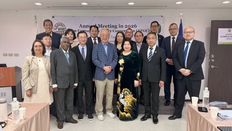 「2026年亞洲農民合作組織」年度會議18日首度在台灣舉行，共有11國參與，會議由中華民國農會理事長蕭漢俊（前左4）主持（中華民國農會提供）