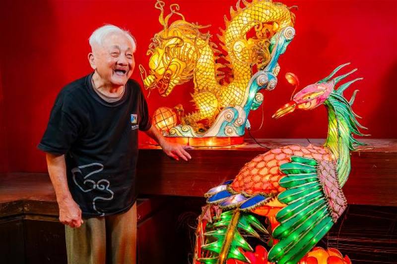 Hsiao Tsai-kan, now nearly 100 years old, has been recognized as a conservator of the Hsinchu intangible cultural heritage of festive lanterns. Making these lanterns has been his passion in life.​​
