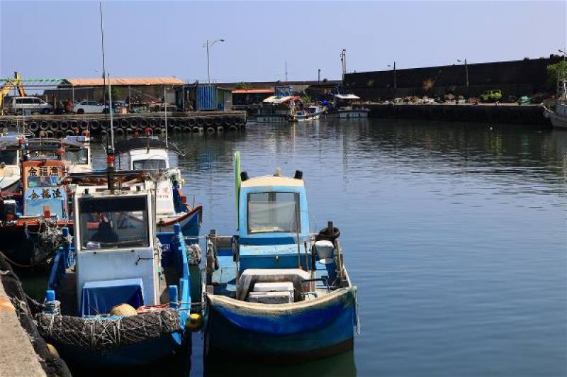 Boats equipped for various kinds of fishing can be seen in Gengfang Fishing Port. Moreover, there is no disagreeable fishy odor at the harbor, just pleasant sea breezes.​​