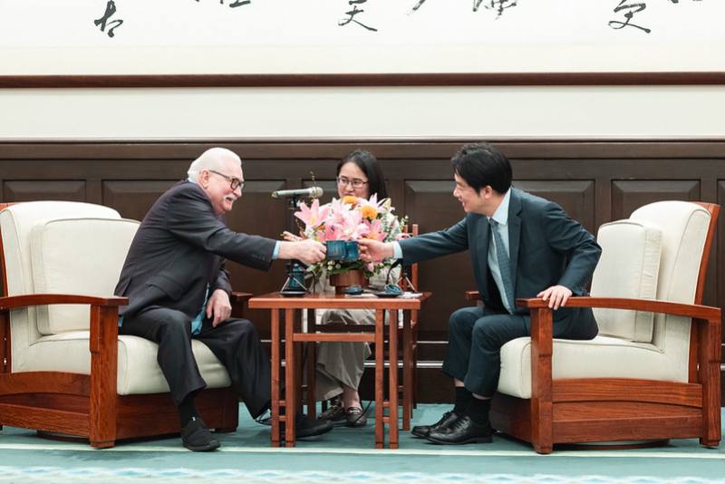 總統接見「波蘭前總統華勒沙乙行」