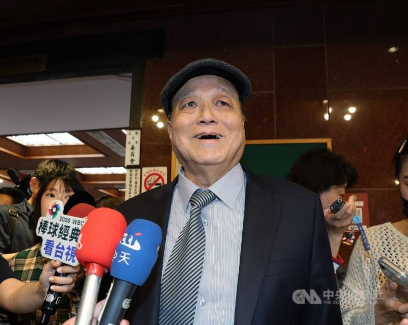 核安會主委陳明真（中）18日表示，須總統發布緊急命令，且須合乎核安規定，才能在緊急情況啟用核電