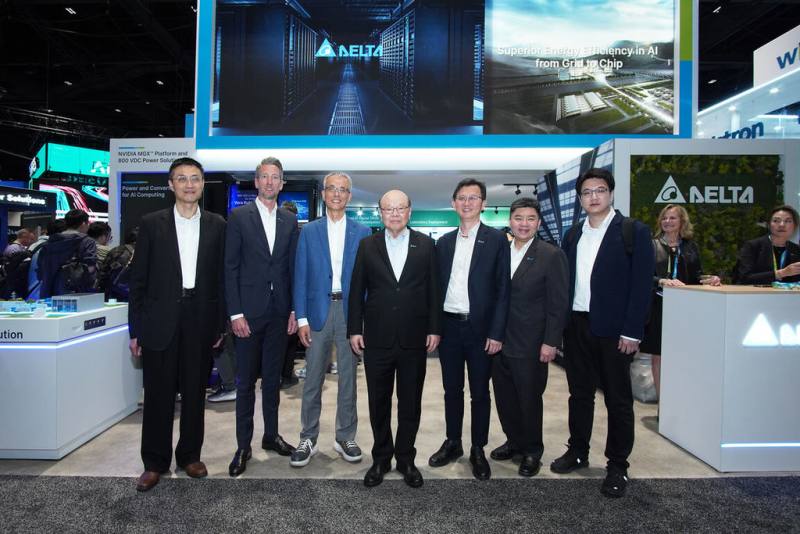 台達電今年盛大參加輝達GTC大會，名列鑽石級贊助商，包括台達電副董事長柯子興（中）、電源及零組件事業範疇執行副總裁史文景（左3）、電源及系統事業群副總裁暨總經理陳盈源（右3）、美洲區總經理曾百全（右2）等主管親自參與。（台達電提供）