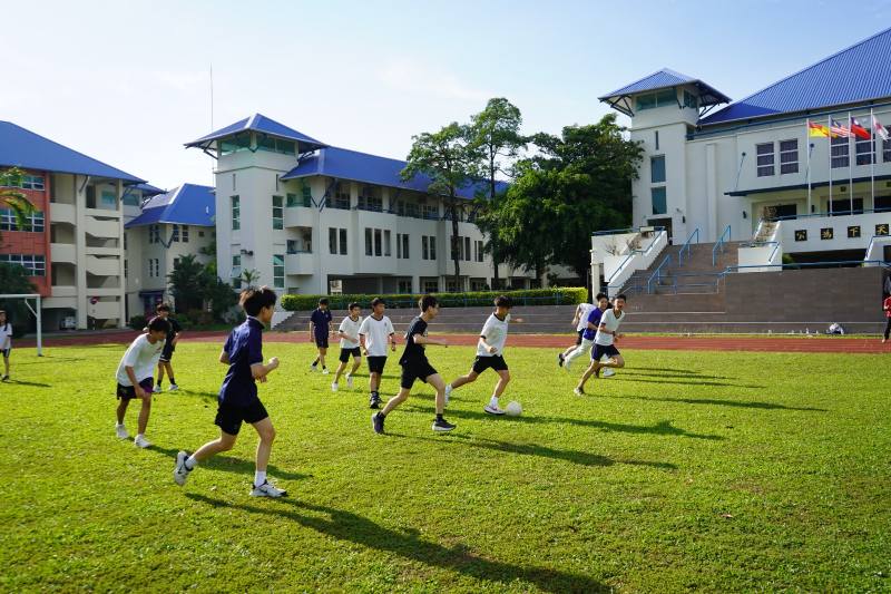 兩校於吉臺校操場進行足球友誼賽