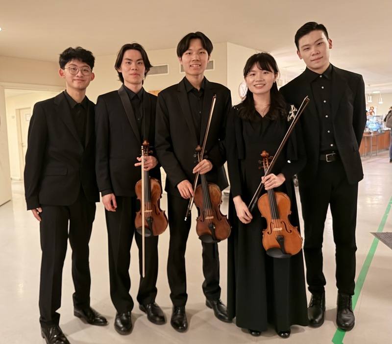 台灣5名音樂學子小提琴鄧景倫（左起）、林垣凱、謝宗翰、張子婕以及大提琴陳亮瑜加入德國青年愛樂樂團（Junge Deutsche Philharmonie）歐洲巡演，首站在柏林愛樂廳演出，收穫豐碩。