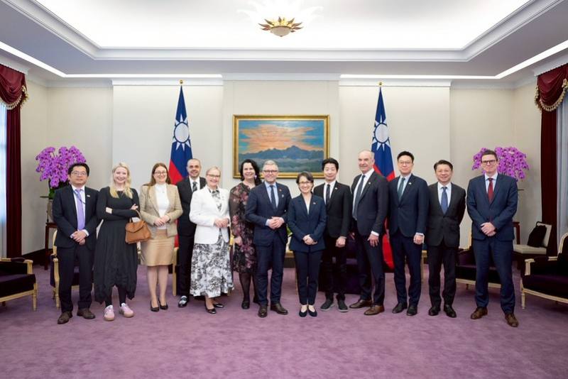 副總統與「芬蘭國會友台小組跨黨派議員訪問團」合影