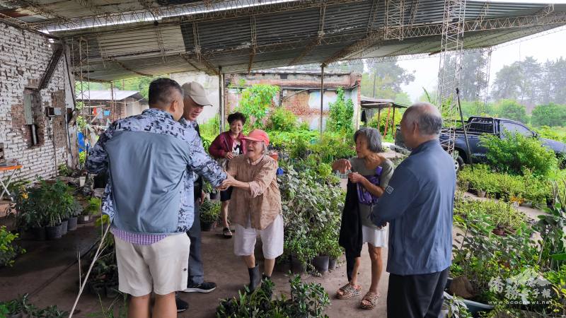 Tucumán蔡女士熱情迎接遠道來訪的團隊，情緒激動，場面溫馨感人