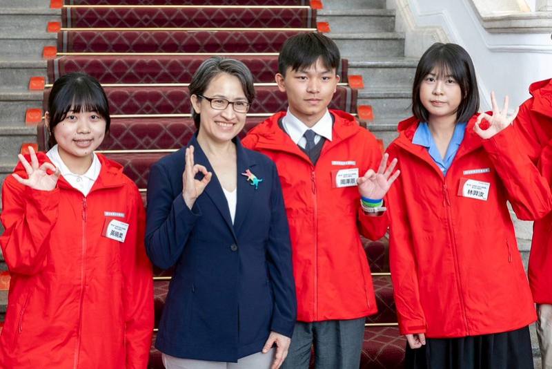 蕭美琴副總統19日上午接見第26屆「台新青少年志工菁英獎」傑出志工獎得主