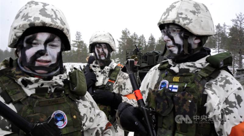 芬蘭軍方表示，此次演習有高達95%兵力來自預備役，展現全民國防的動員成效。圖為參與北約「極寒回應 26」演習的芬蘭士兵