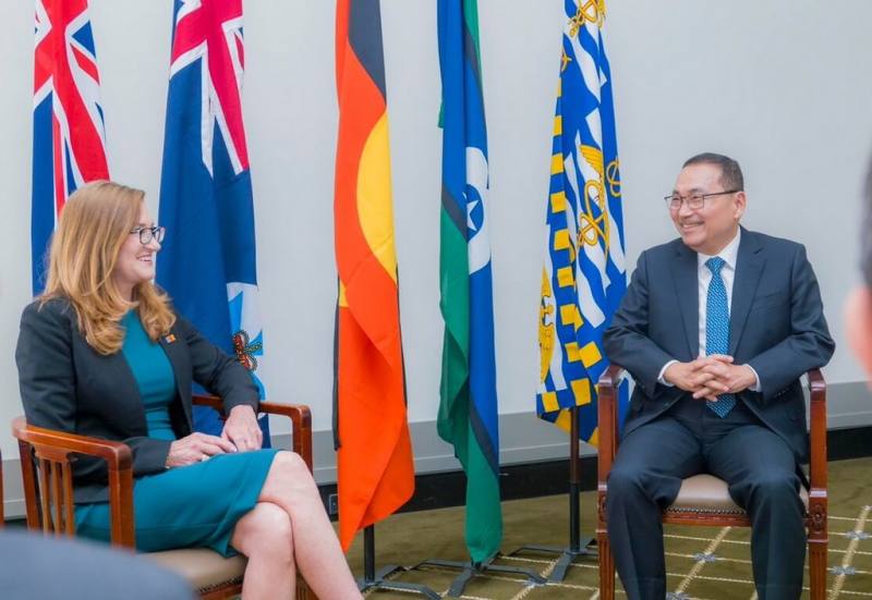 新北市長侯友宜（右）近日率團訪問澳洲，18日與布里斯本議長藍德斯（Sandy Landers）（左）會面，雙方交流長照政策。（新北市政府提供）