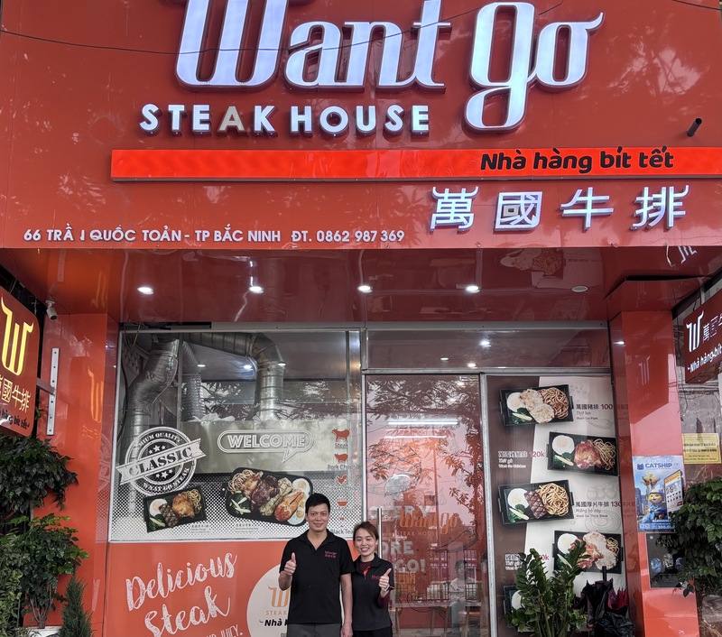 阮文心與妻子阮氏柔都曾在台灣工作，如今兩人一起在北寧為台灣牛排店打拚。二店也在河南開幕，受越南人喜愛。