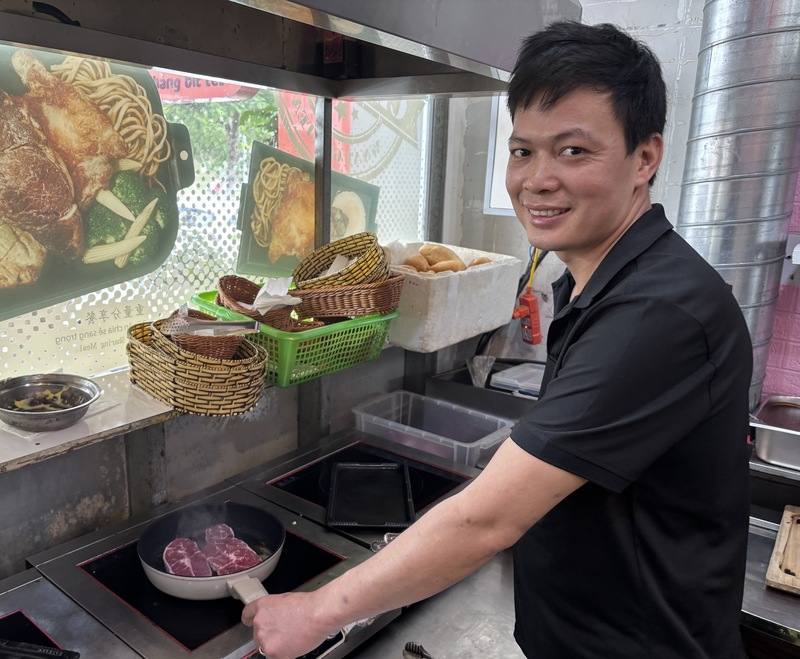 來自越南的阮文心過去曾來台工作，與台灣的緣分不因工作結束而劃下句點，反透過食物搭建台越橋梁。他告訴記者，沒有台灣就沒有今天的他，他在台灣學習、成長許多。