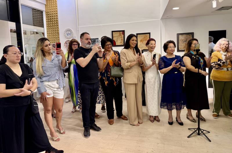 慈善義賣展覽開幕典禮與會者