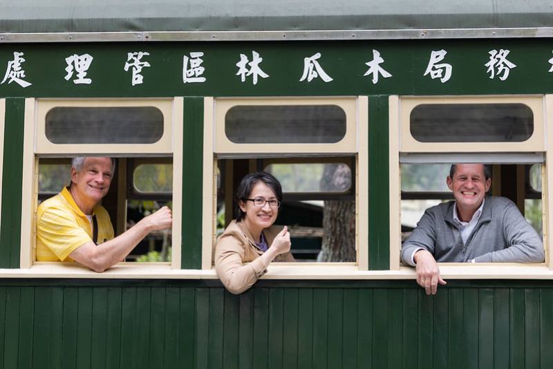 副總統首先前往林田山文化園區參觀，聽取林業保育署花蓮分署分署長黃群策介紹園區歷史文化