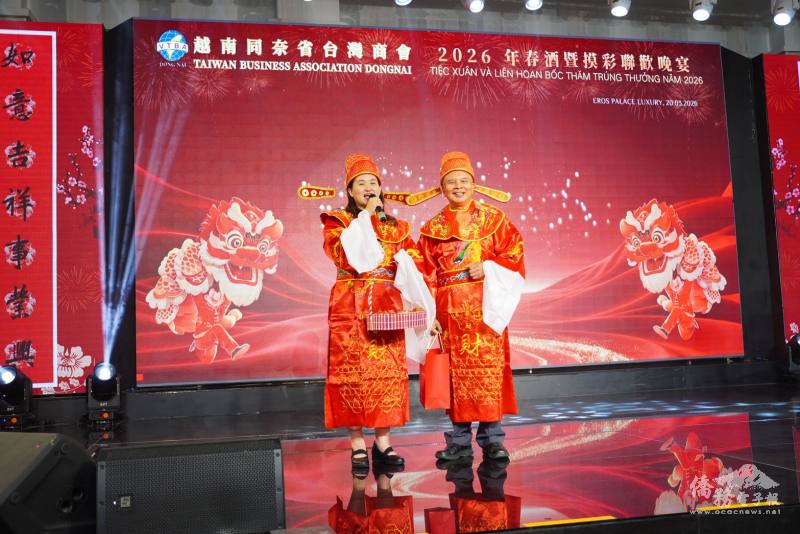 同奈臺灣商會會長李維淳、監事長李其樹化身財神爺亮相，象徵財運亨通、福氣滿滿