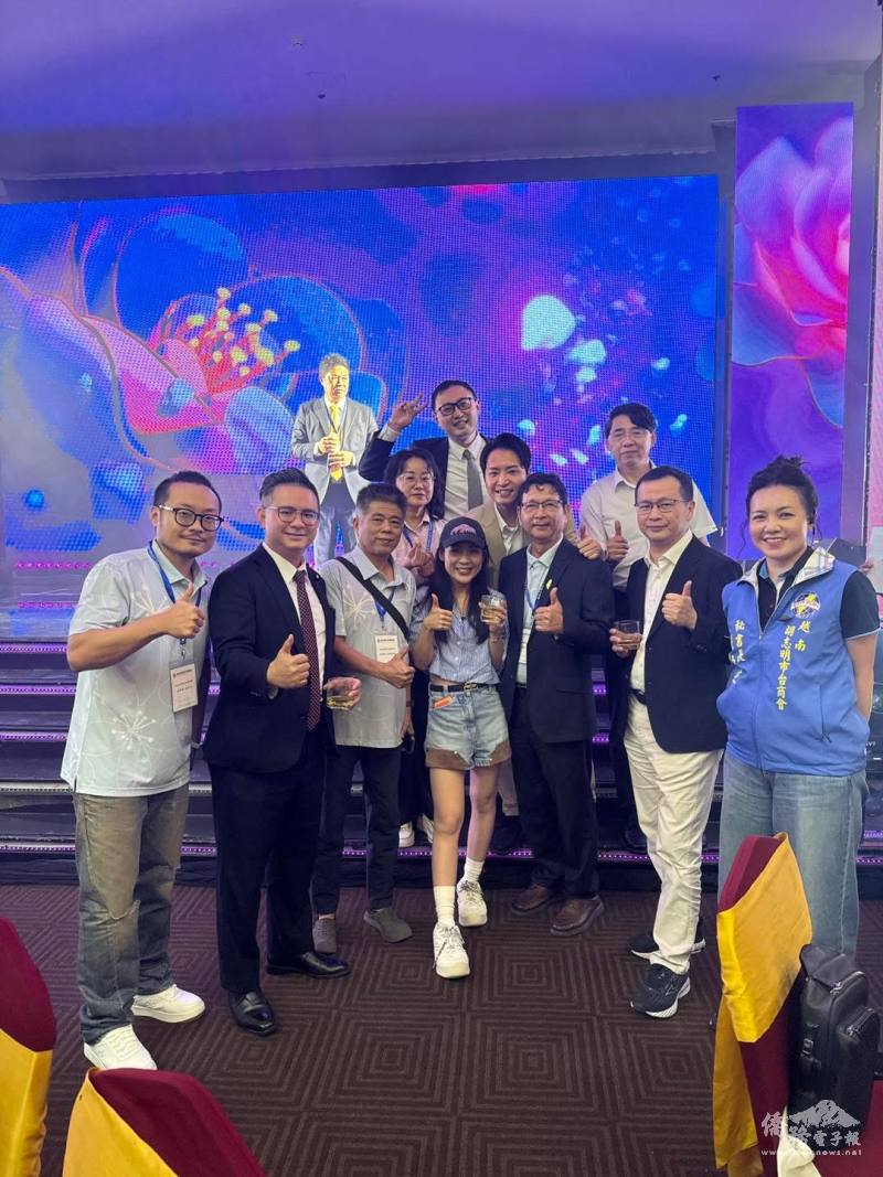 立法委員出席活動，與僑胞熱絡互動