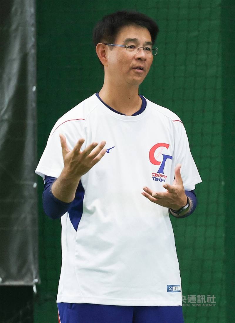 115年全國成棒甲組春季聯賽23日開打，春季聯賽結束後預計將選出名古屋亞運棒球項目40人培訓名單，圖為亞運棒球項目總教練湯登凱。（中央社檔案照片）