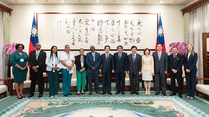 President Lai poses for a photo with St. Vincent and the Grenadines Deputy Prime Minister St. Claire Leacock.