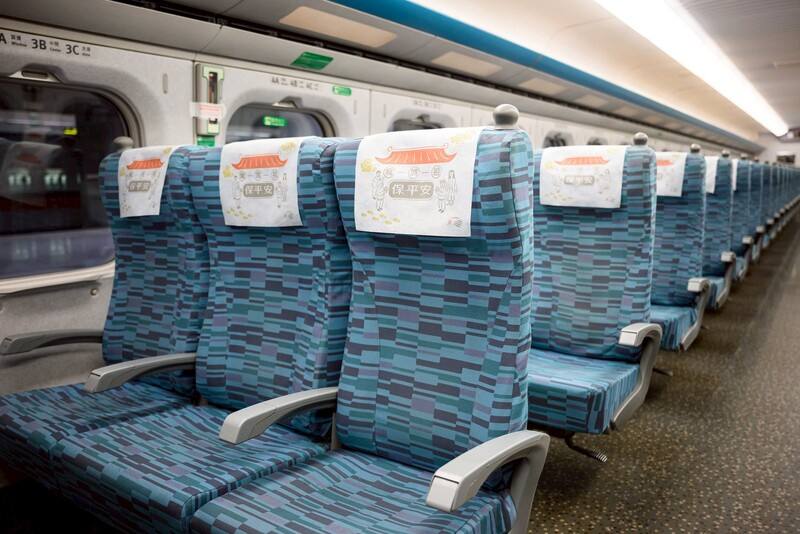 台灣高鐵表示，白沙屯媽祖進香期間，除了加開10列次列車外，也推出期間限定的祈福頭靠墊。（台灣高鐵提供）