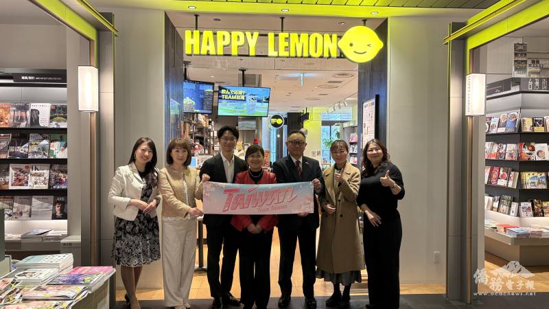 與會人員於特約商店「HAPPY LEMON」前合影