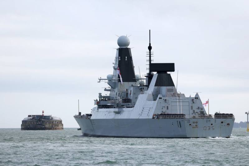 英國國防大臣希利23日在國會證實，英國45型（Type 45）防空驅逐艦「龍號」已抵達東地中海，即將開始執行任務。（英國國防部提供）