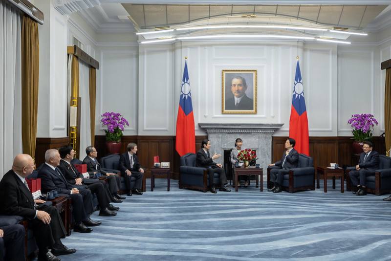 總統接見「日本台灣親善協會」衛藤征士郎會長乙行