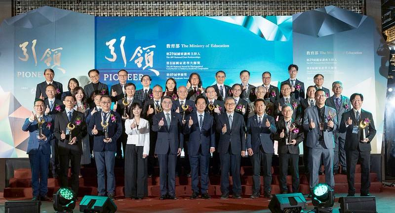 賴清德總統23日下午出席「第29屆國家講座主持人、第8屆國家產學大師獎暨第69屆學術獎頒奬典禮」