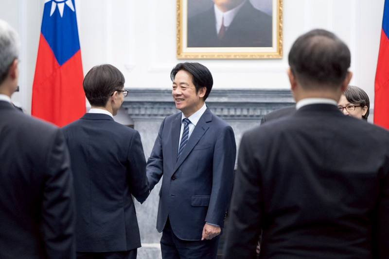 總統主持「新任行政院、司法院、考試院、監察院政務人員及駐外大使宣誓典禮」