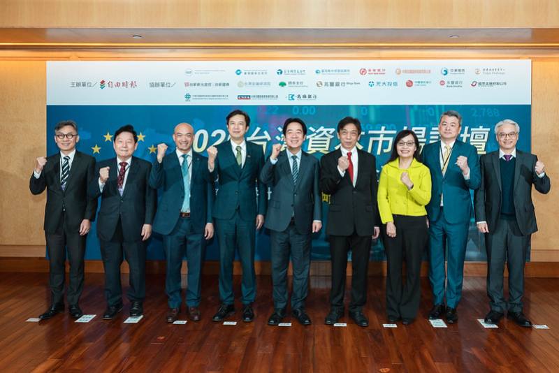 總統與出席貴賓合影